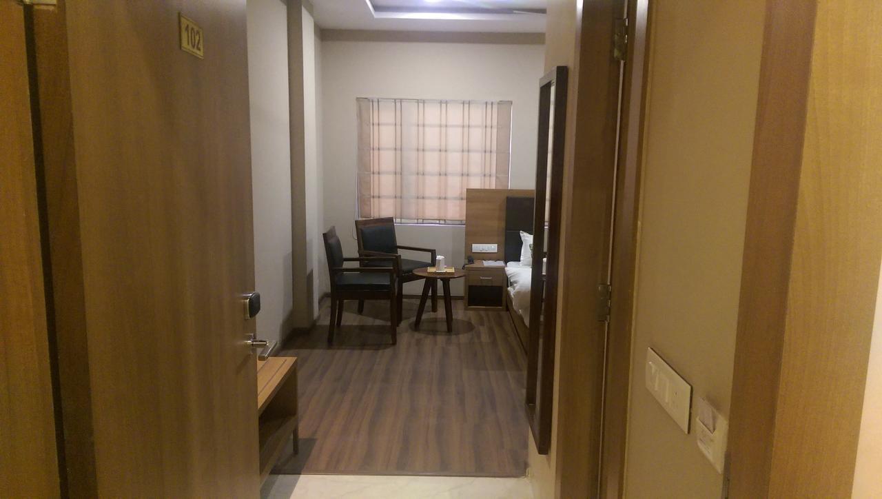 The Premier Hotel Кота Экстерьер фото